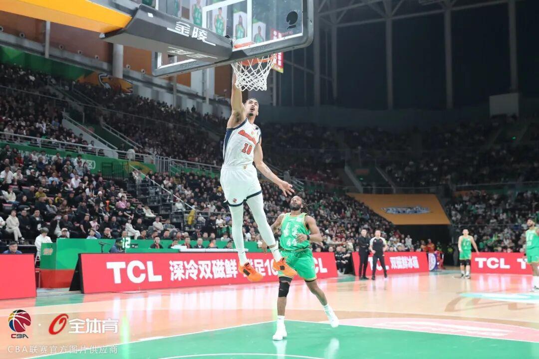 娱乐平台-半场狂轰64分掌控比赛，广东客场大胜辽宁