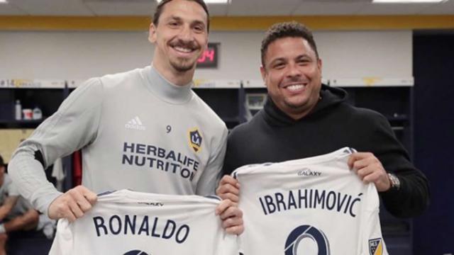 亚博体育-足球偶像是罗纳尔多 伊布最崇拜的是拳王阿里！